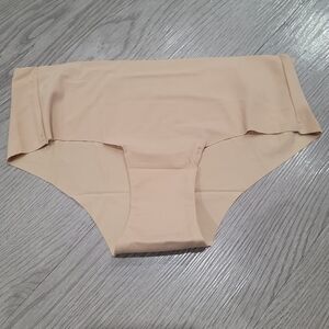 NWT Cheeky Seamless Underwear Mid Rise